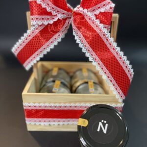 Caja de regalo con contenedores de cuatro tipo diferente de nueces