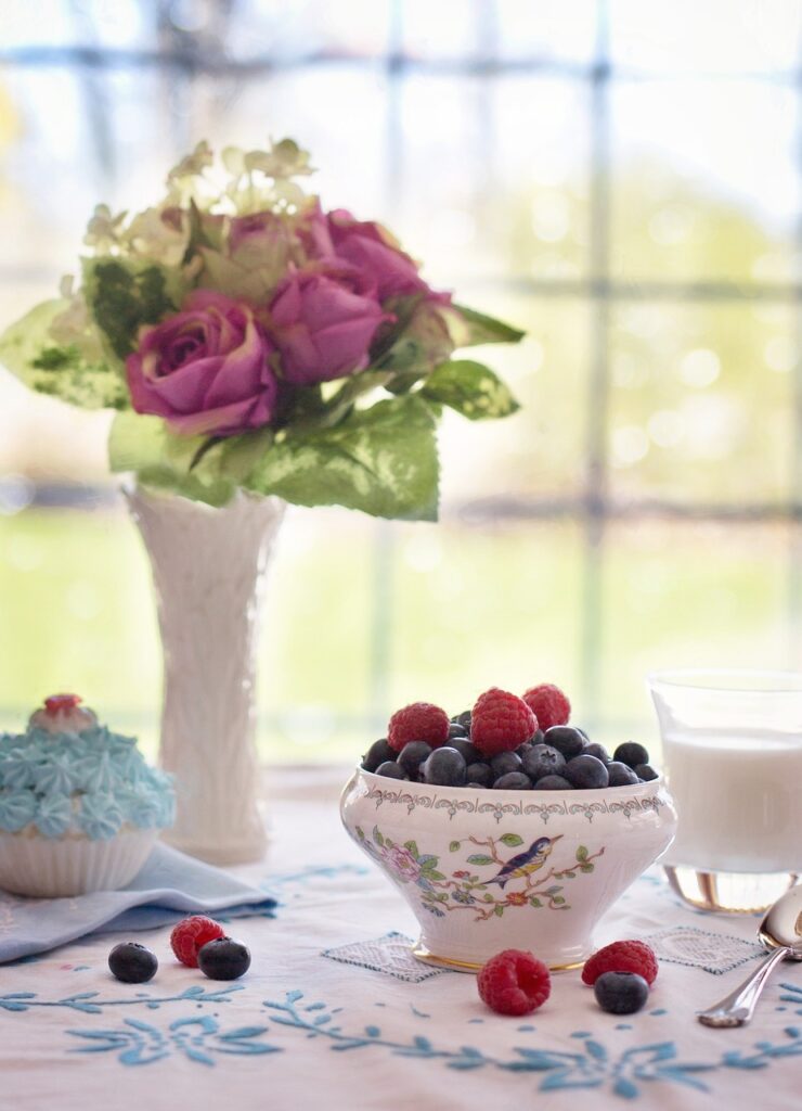 blueberries, raspberries, bowl-783354.jpg