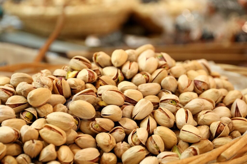 pistachios, eat, foodstuffs-4004899.jpg